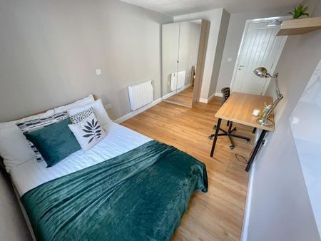 9 bedroom flat to rent - Photo 2