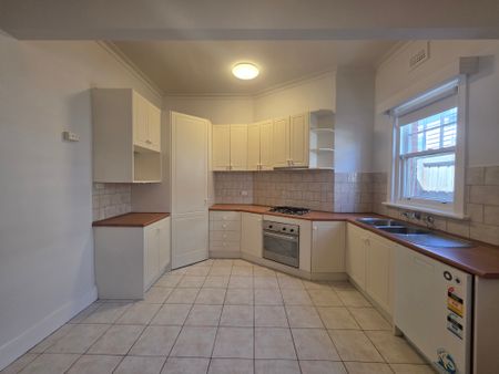 1240 Dandenong Road, MURRUMBEENA - Photo 2