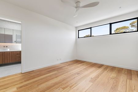 36A Venice St, Mornington VIC 3931 - House For Rent | Domain - Photo 2