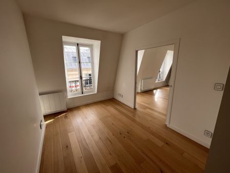 Très beau 2 pièces à louer, étage élevé, Boëtie/Champs-Elysées - Photo 2