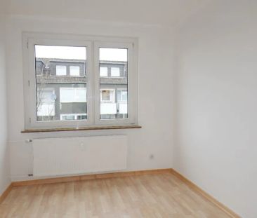 Gepflegte 3 -Zimmerwohnung mit Balkon und modernem Tageslichtbad in... - Photo 3