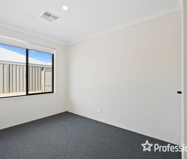 Modern 4-Bedroom Home! - Photo 3