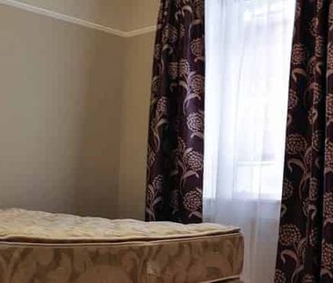 2 bedroom apartment on high st - Photo 2