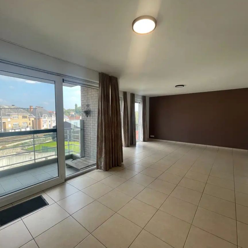 Appartement met terras en garage in het centrum van Moerbeke - Photo 1