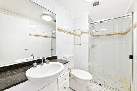 Modern Two Bedroom Apartment in Prime Rosebery Location - Photo 5