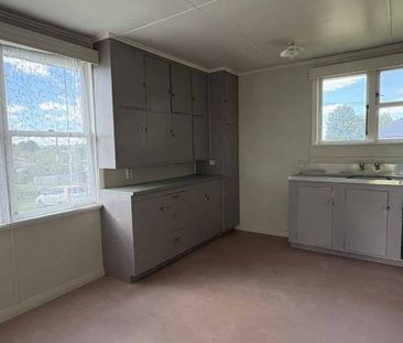 Charming Three-Bedroom Family Home for Rent in Putaruru - Photo 2