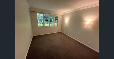 Impeccably Renovated Sanctuary with Harbour Views 118sqm - Photo 3