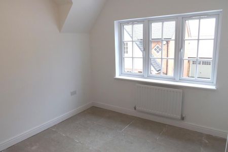 3 bedroom semi-detached house to rent - Photo 4