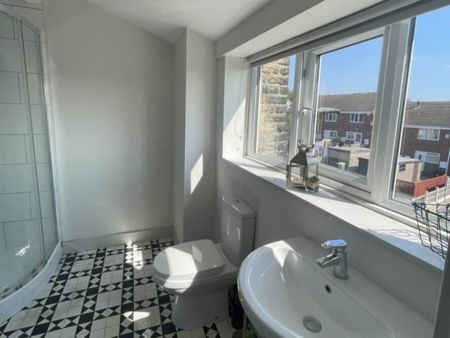 Hough Lane (room 4), Bramley, Leeds - Photo 2