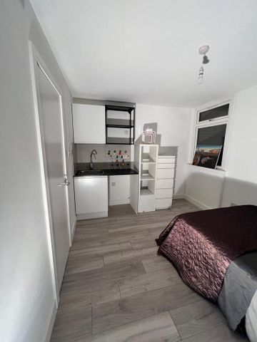 Studio to rent - Photo 2