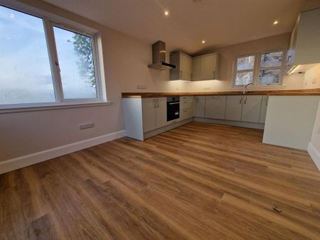 2 bedroom semi-detached house to rent - Photo 4