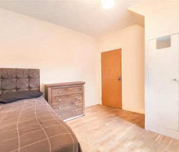 3 bedroom flat to rent - Photo 5