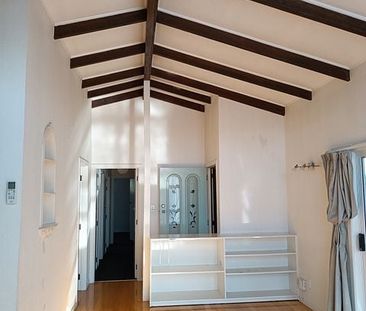 Renovated family home with spacious garden - Photo 5