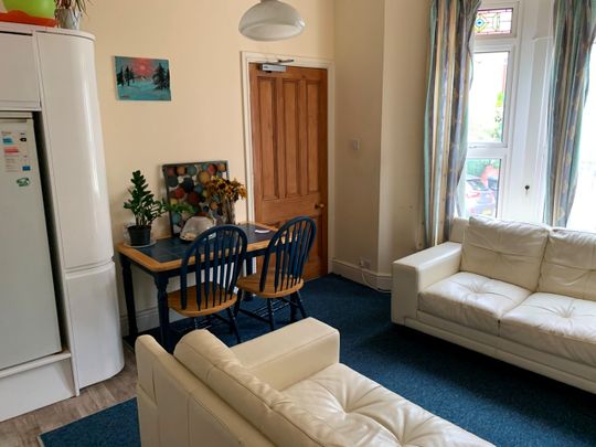 7 Bed Semi-Detached House, Islington Road, BS3 - Photo 1