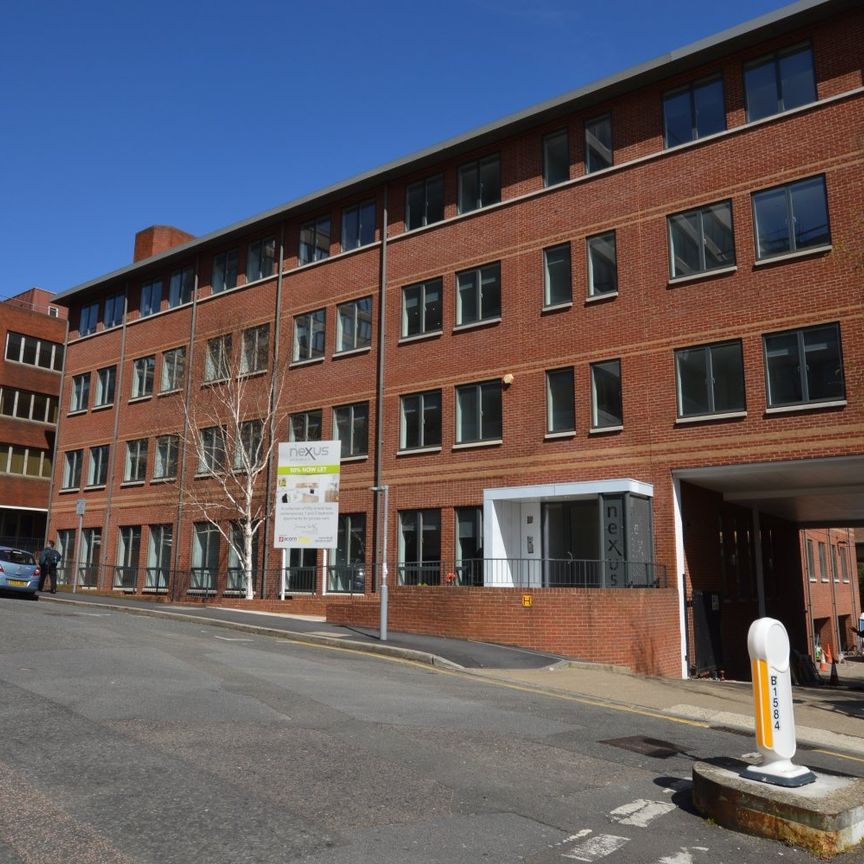 Flat to rent - Elmfield Road, Bromley, BR1 - Photo 1