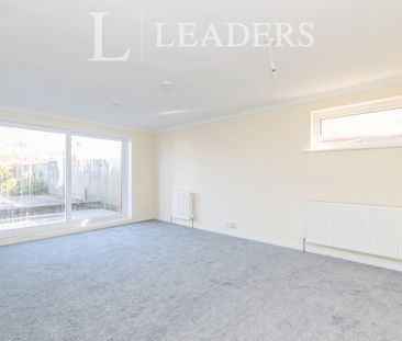 2 bedroom bungalow to rent Mountbatten Drive, Eastbourne, East Suss... - Photo 1