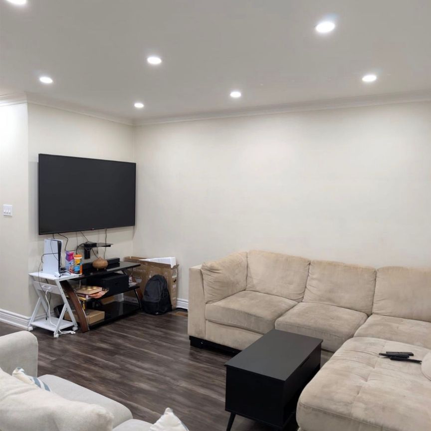 For Lease - 9 Milmink ( UPPER ) Street, Toronto, Ontario - Photo 1