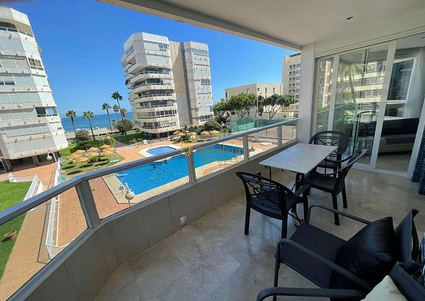 HALF SEASON. FOR RENT FROM 1.9.24-30.6.25 MAGNIFICENT APARTMENT ON THE 1ST LINE OF THE BEACH WITH SEA VIEWS IN LA CARIHUEA (TORREMOLINOS)