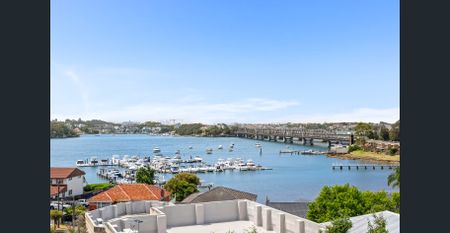 Quality townhouse capturing water and city views - Photo 4