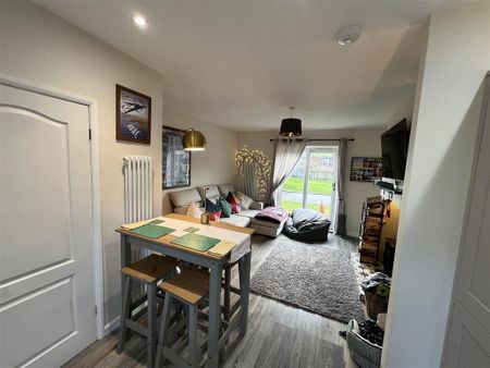 2 bedroom semi-detached bungalow to rent - Photo 4