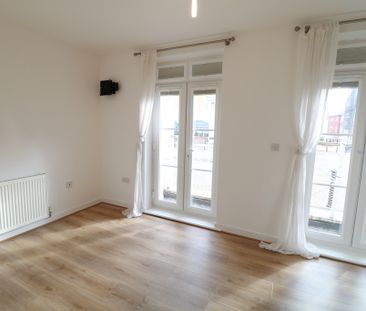 Main Street, Shirley - Photo 2