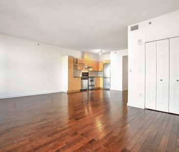 Le 400 Sherbrooke Ouest is located a few steps away from Montreal's... - Photo 5