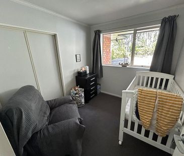 Sunny 3-Bedroom Home with Grampians Views - Photo 5