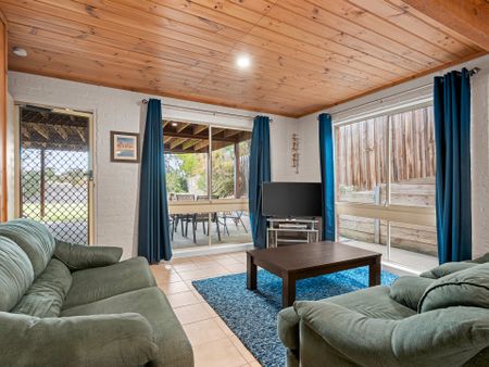 Fully furnished family home - SHORT TERM LEASE - Photo 5