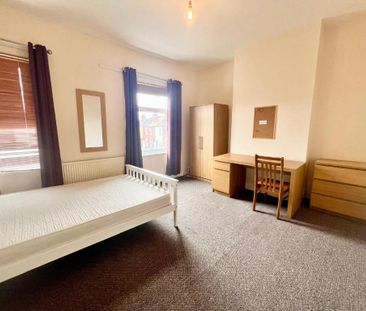 4 bedroom terraced house to rent - Photo 2
