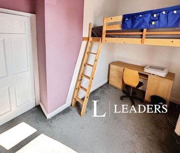 4 bedroom semi-detached house to rent - Photo 2