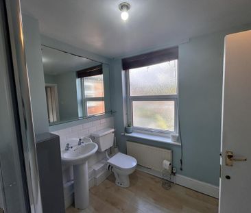 4 bedroom terraced house to rent - Photo 6