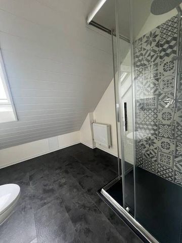 très joli duplex avec salle de bains et cuisine neuve - Photo 4