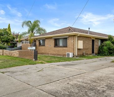 Stylish & Convenient Living in East Albury - Photo 5