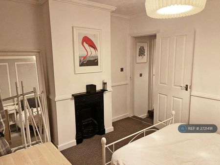 3 bedroom end of terrace house to rent - Photo 4