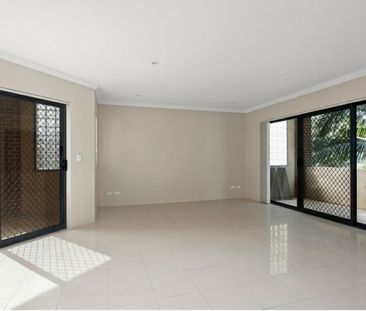 Light-Filled 2-Bedroom Apartment in Small Security Block - Photo 5