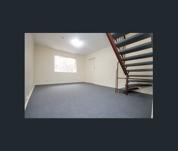 Updated 2 level, townhouse style residence - Photo 1