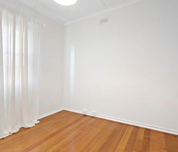 Classic Art Deco Charm in Richmond Hill - 6 Month lease only - Photo 2