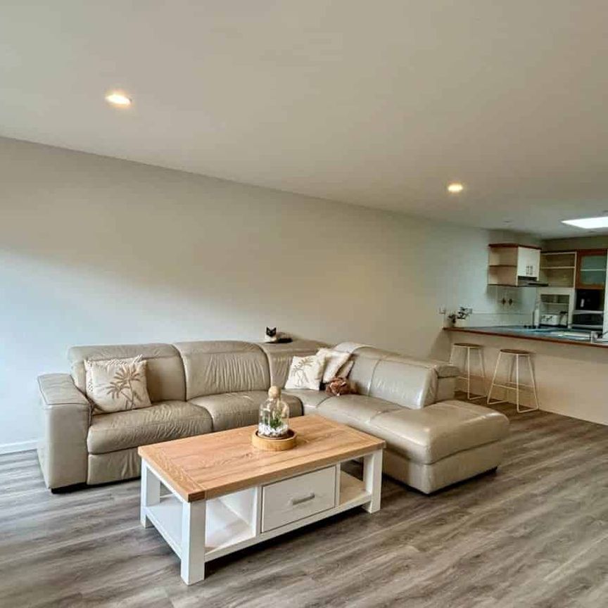 Recently Renovated 3-Bedroom House in Golflands! - Photo 1