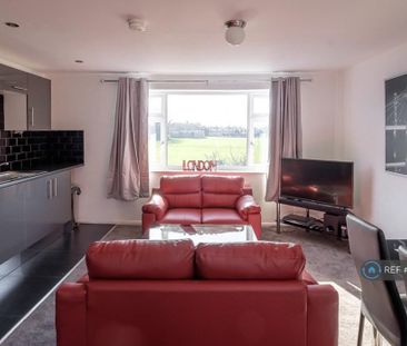 1 bedroom in a flat share to rent - Photo 1