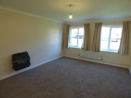 4 bedroom detached house to rent - Photo 2
