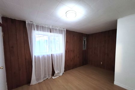 For Lease - 709 Roberts Road, Innisfil, Ontario - Photo 2