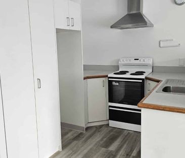 2 bedroom unit, handy location - Photo 3