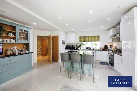 5 bedroom detached house to rent - Photo 4