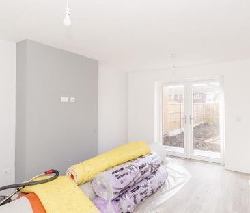 3 bedroom semi-detached house to rent - Photo 2