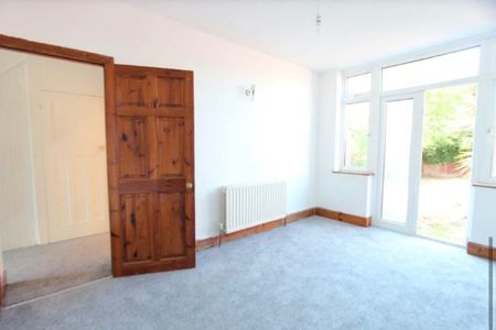 3 Bed Semi-Detached House, Mountfield Road, LU2 - Photo 2