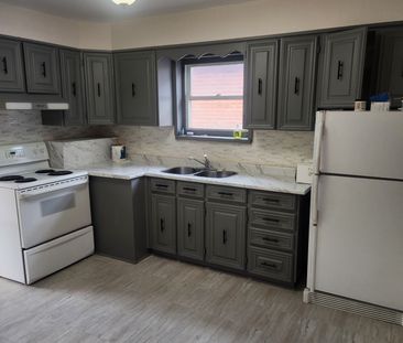 For Lease - 304 Linsmore Crescent, Toronto, Ontario - Photo 3