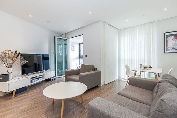 A modern 1 bedroom apartment to rent in Wiverton Tower, E1 - Photo 1