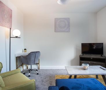Apartment 610 College Court Central, 56 King Street, Belfast, BT1 6BZ - Photo 3