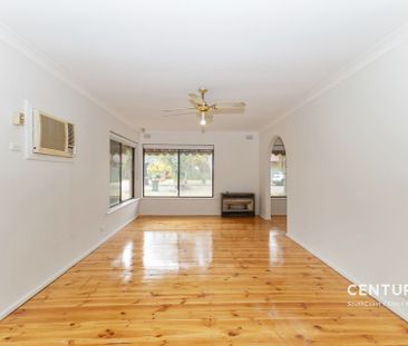 Spacious 3-Bedroom Family Home on Generous 680sqm Block - Photo 1