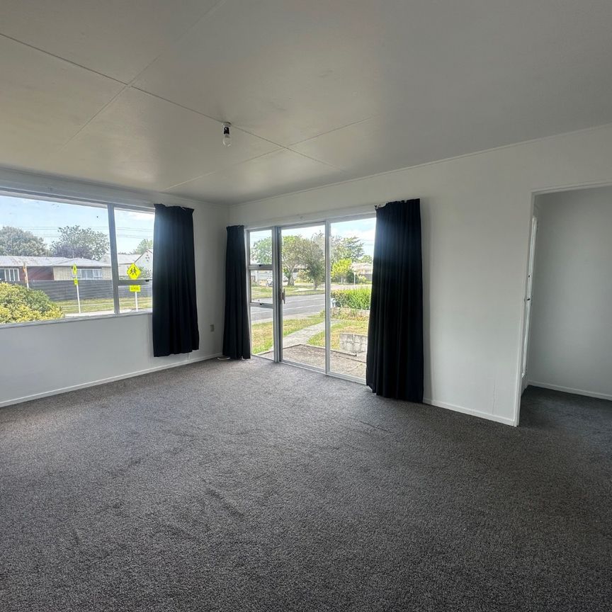 WALTON WAY, FLAXMERE, HASTINGS - Photo 1